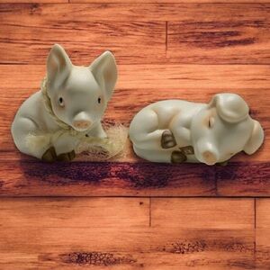 M1* vintage Fairway bisque ceramic pig salt and pepper shakers.